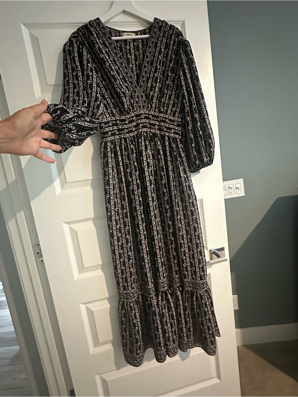 Max Studio Black and White Floral V-Neck Midi Dress with Puff Sleeves.